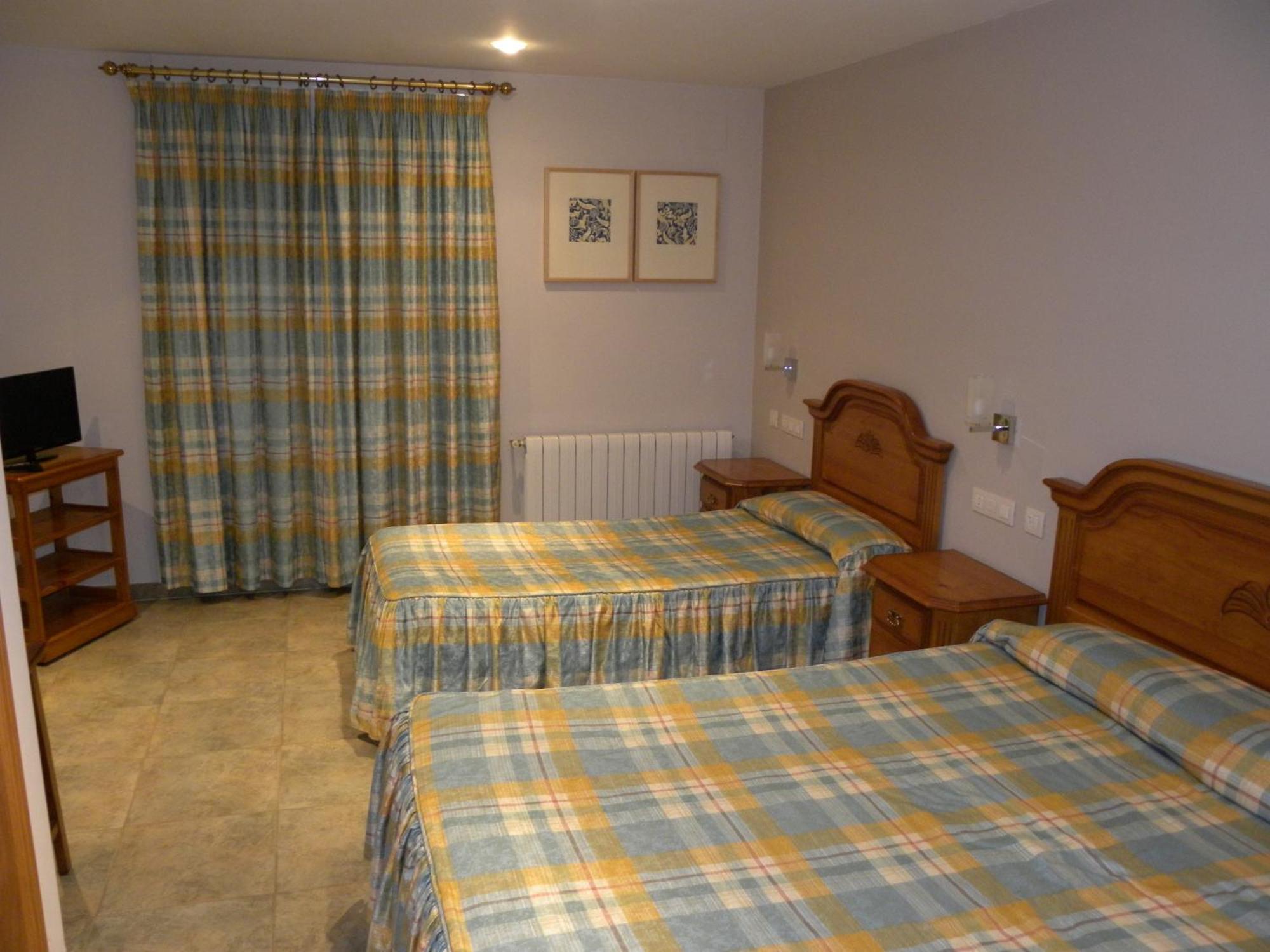 Hotel Duque De Calabria Manzanera Bilik gambar